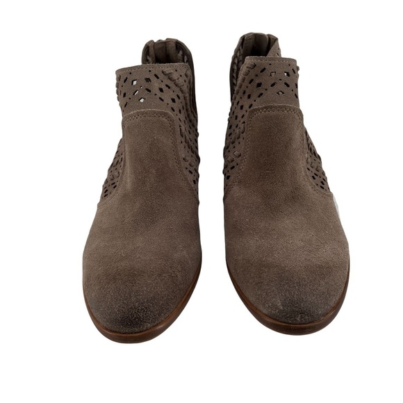 Vince Camuto Brown Perforated V-Cut Block Heel Ankle Boots Size 9 1/2 Women’s - Picture 1 of 11